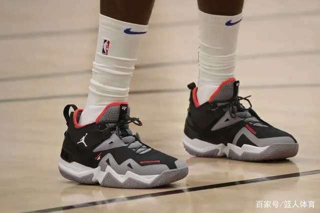 高诗岩29+9沙约克28分 山东险胜北京终结3连败